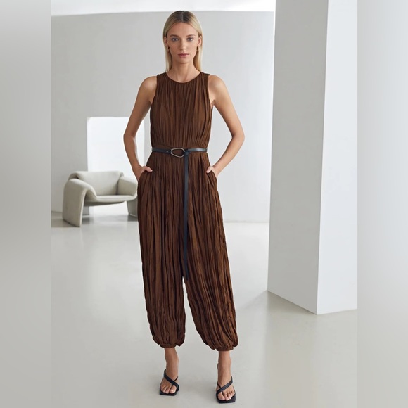 PLEATED BALLOON LEG JUMPSUIT - Picture 6 of 12